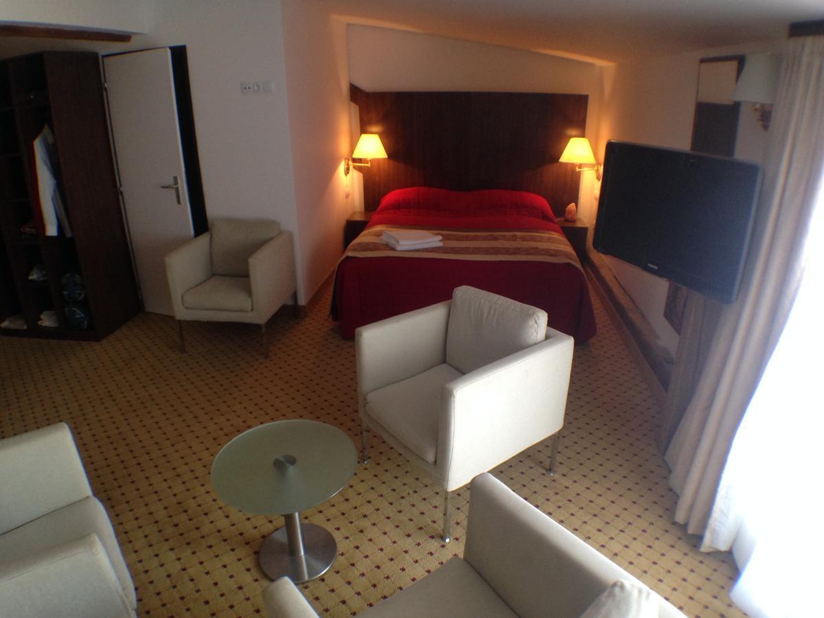 Hotel U Cerneho Orla Kostelec nad Černými Lesy Εξωτερικό φωτογραφία