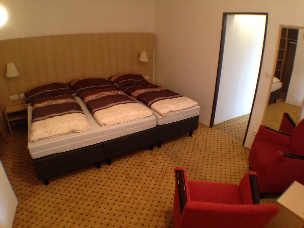 Hotel U Cerneho Orla Kostelec nad Černými Lesy Εξωτερικό φωτογραφία