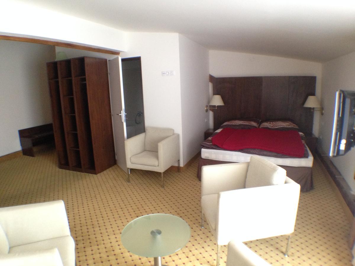 Hotel U Cerneho Orla Kostelec nad Černými Lesy Εξωτερικό φωτογραφία