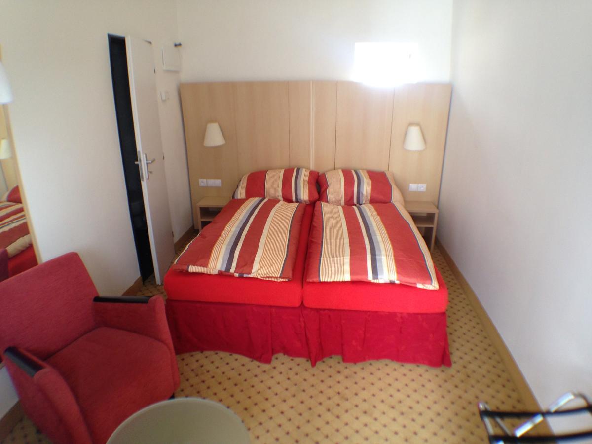 Hotel U Cerneho Orla Kostelec nad Černými Lesy Εξωτερικό φωτογραφία