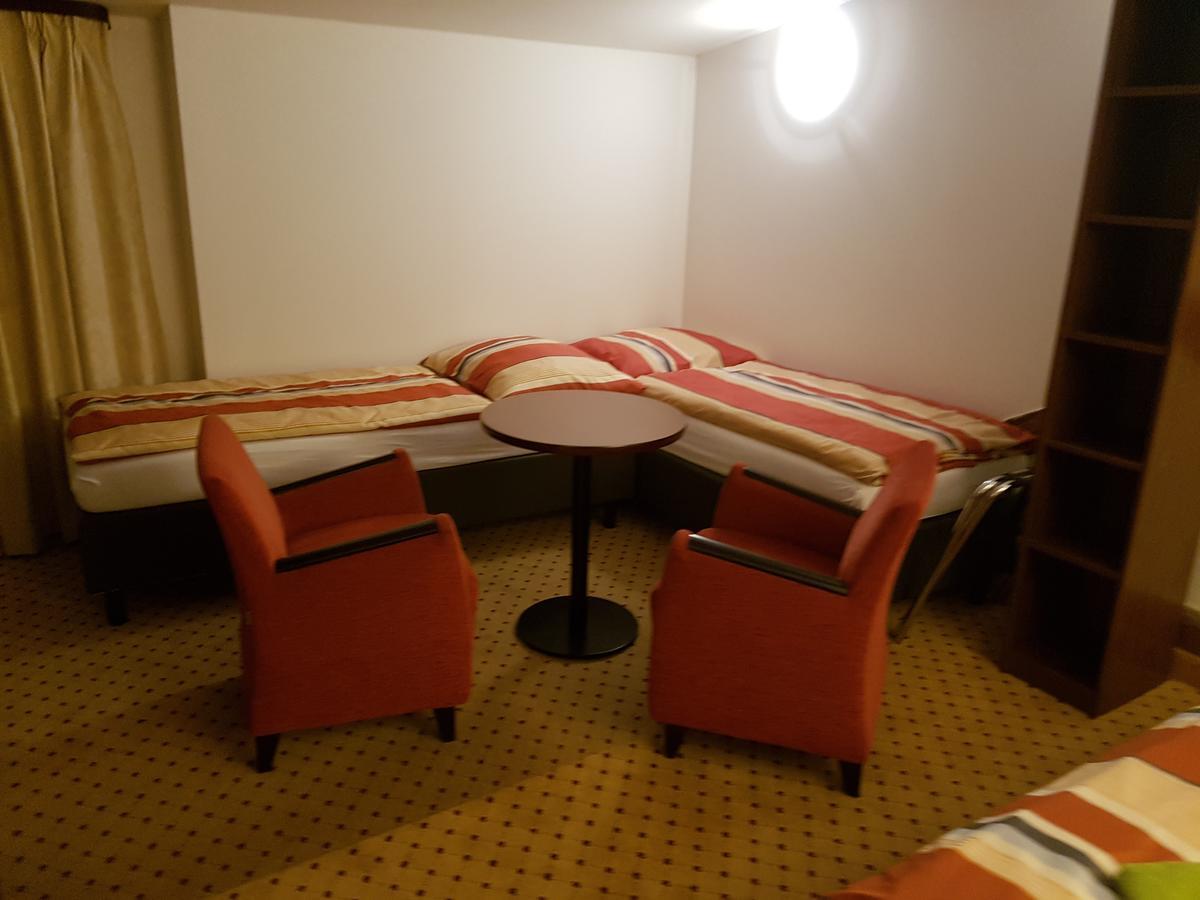 Hotel U Cerneho Orla Kostelec nad Černými Lesy Εξωτερικό φωτογραφία