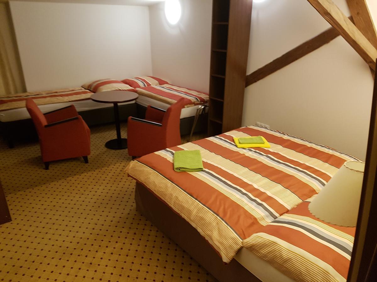Hotel U Cerneho Orla Kostelec nad Černými Lesy Εξωτερικό φωτογραφία