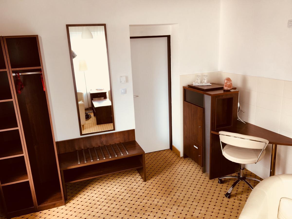 Hotel U Cerneho Orla Kostelec nad Černými Lesy Εξωτερικό φωτογραφία