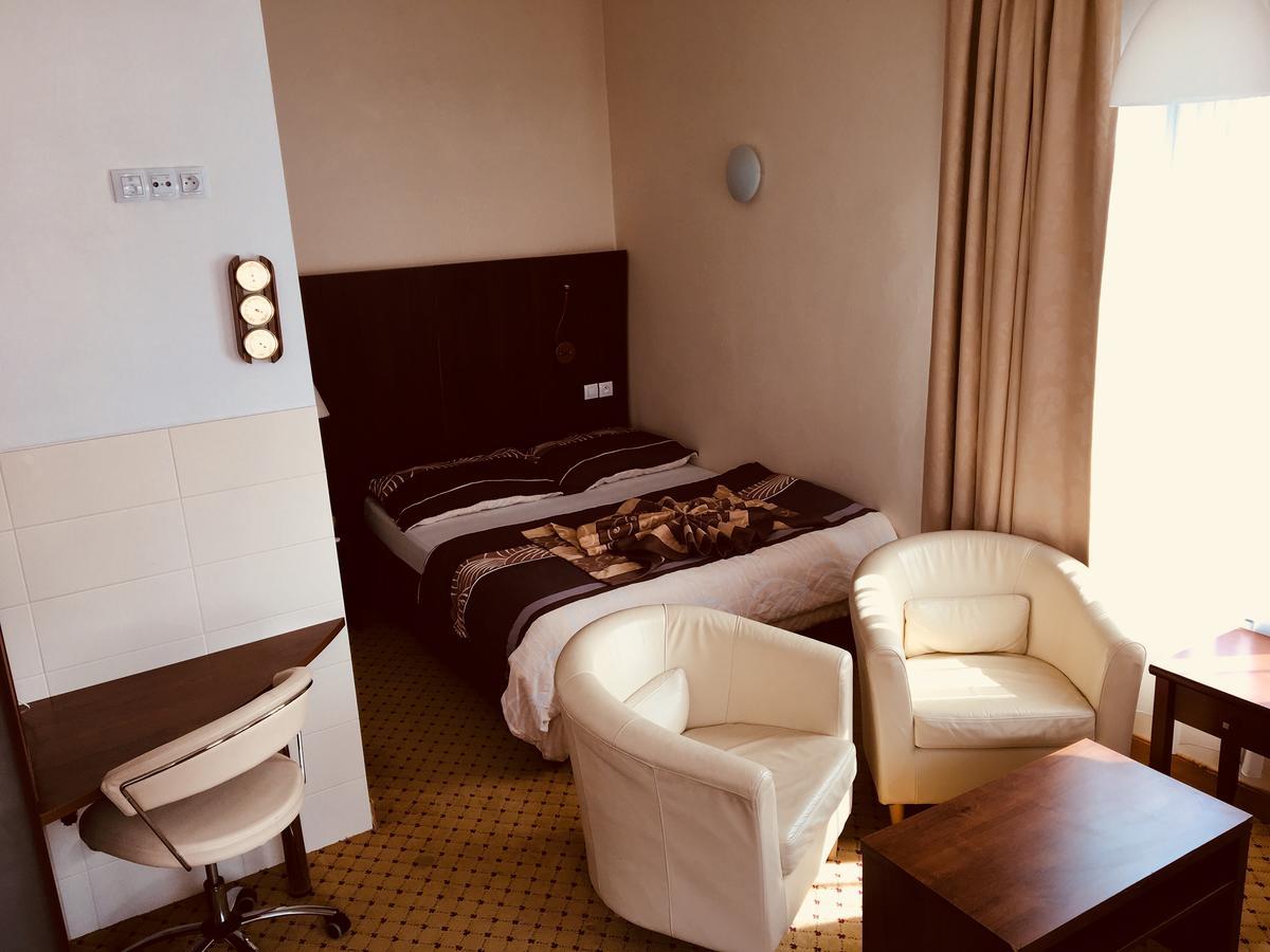 Hotel U Cerneho Orla Kostelec nad Černými Lesy Εξωτερικό φωτογραφία