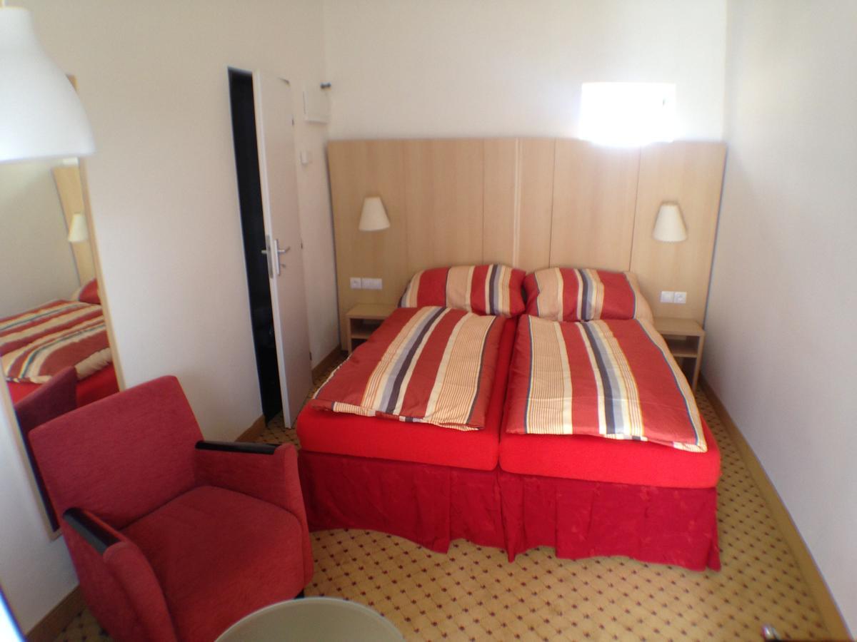 Hotel U Cerneho Orla Kostelec nad Černými Lesy Εξωτερικό φωτογραφία