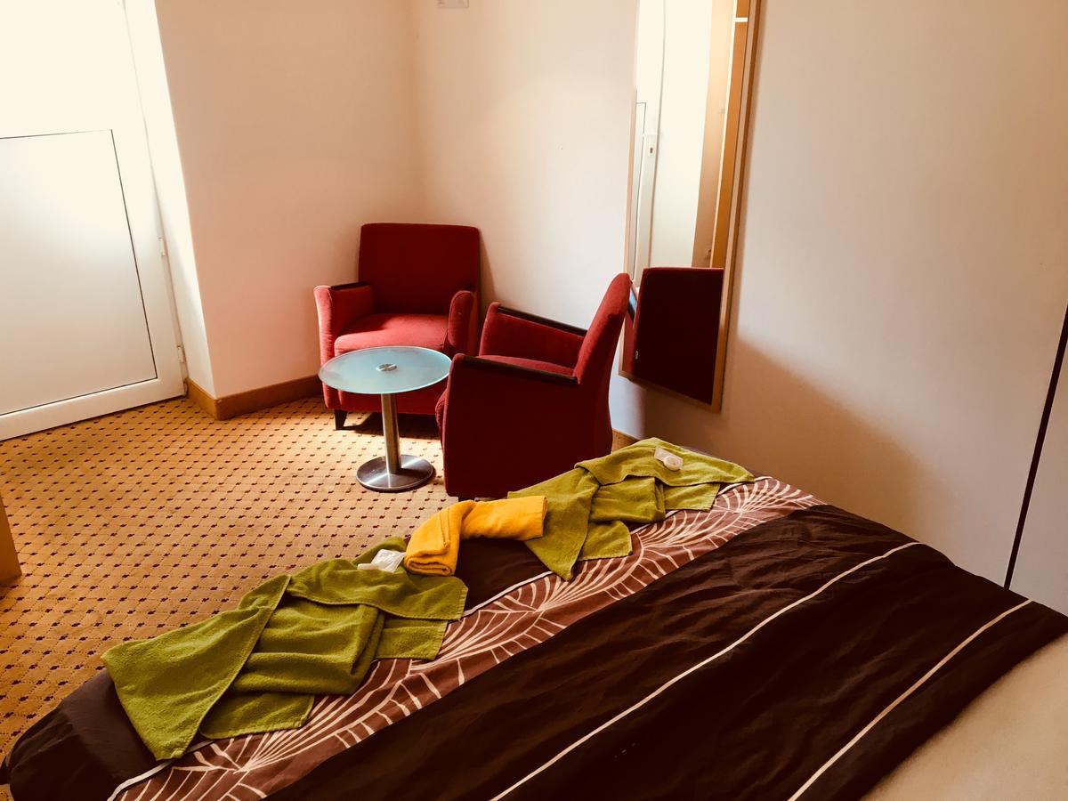 Hotel U Cerneho Orla Kostelec nad Černými Lesy Εξωτερικό φωτογραφία